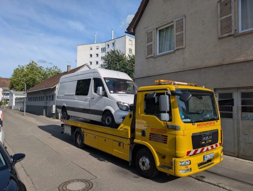 Transporter abschleppen Autobahn